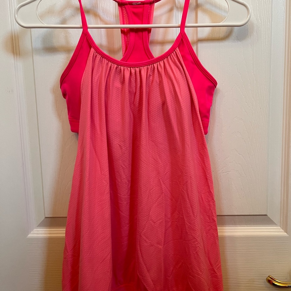 Lululemon tank top with built in bra, in beautiful excellent condition